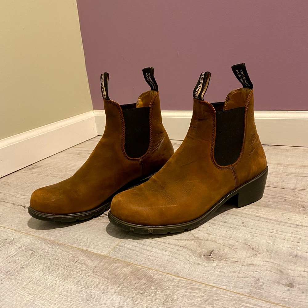 Antique Brown Heeled Blundstone Boots - Size 9